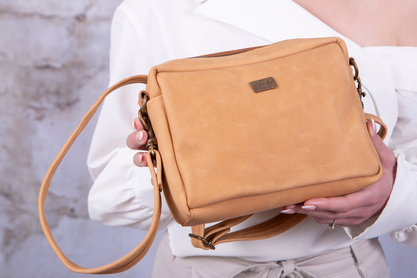 Anya Sling Bag - Fudge