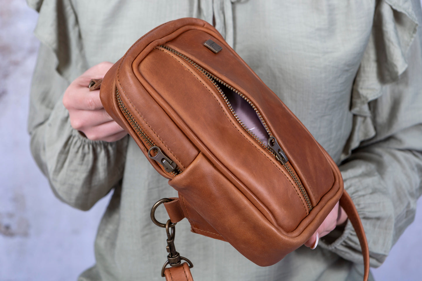 Cross Body Bag - Walnut