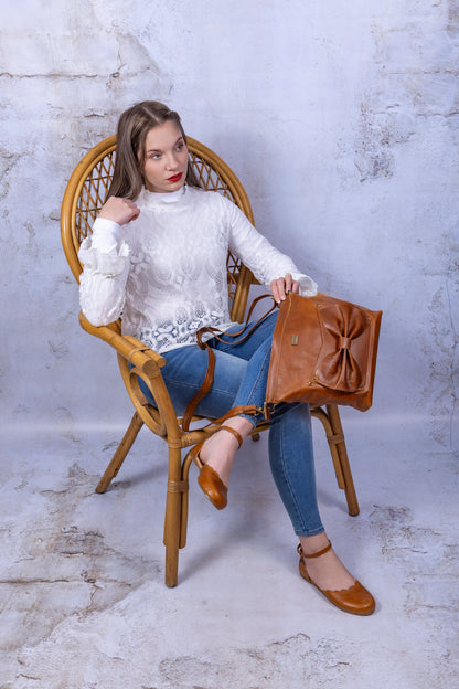 Janine Bow - Toffee