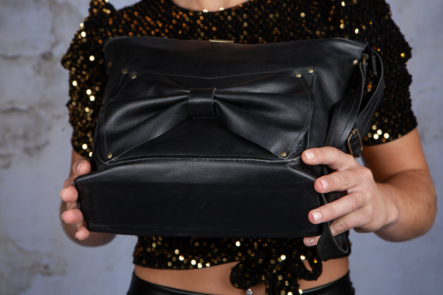 Janine Bow - Black