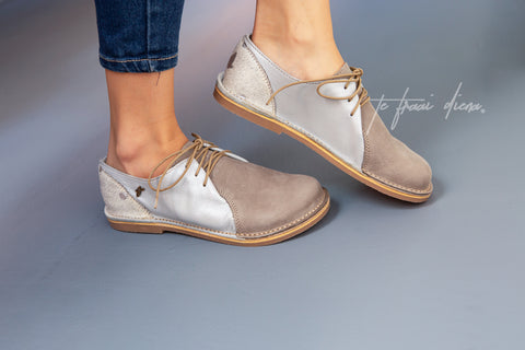 Leia Barefoot - Smoke & Mirrors