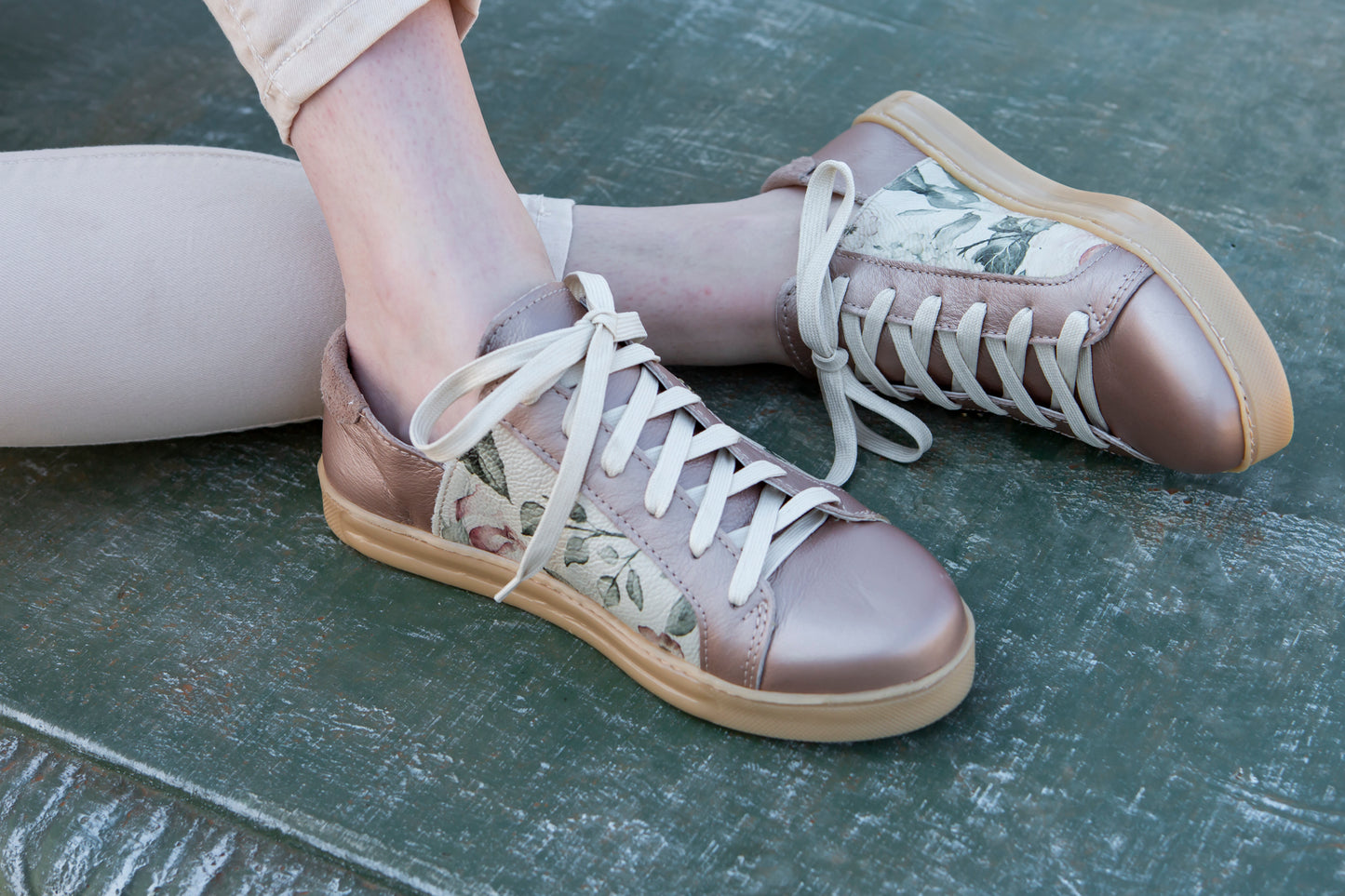 Nienke Sneaker - Blush & Bloom