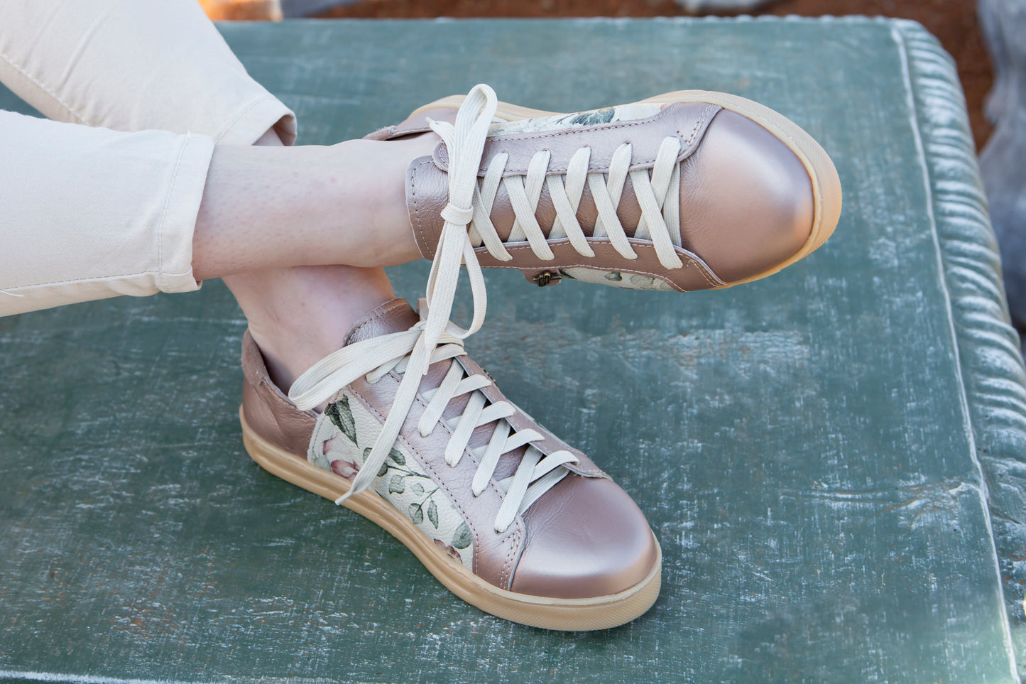 Nienke Sneaker - Blush & Bloom