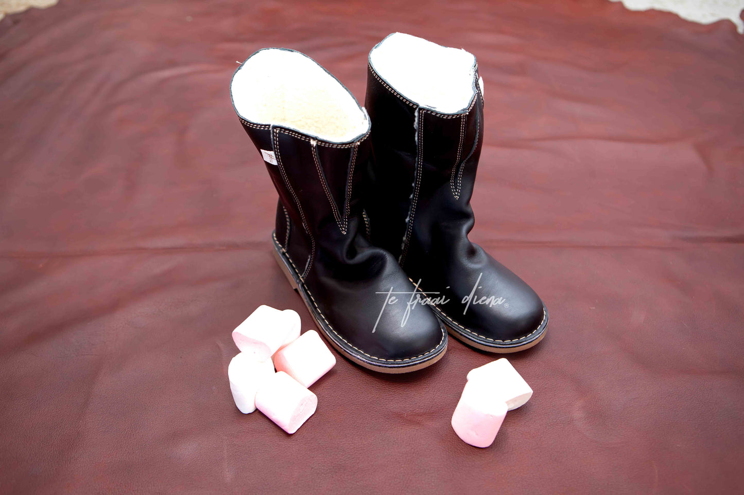 V-Cut Stella - Black