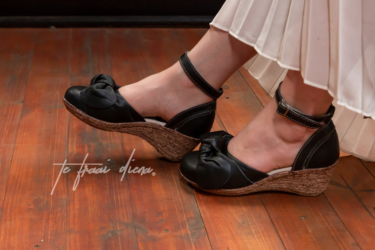 Margo - Black