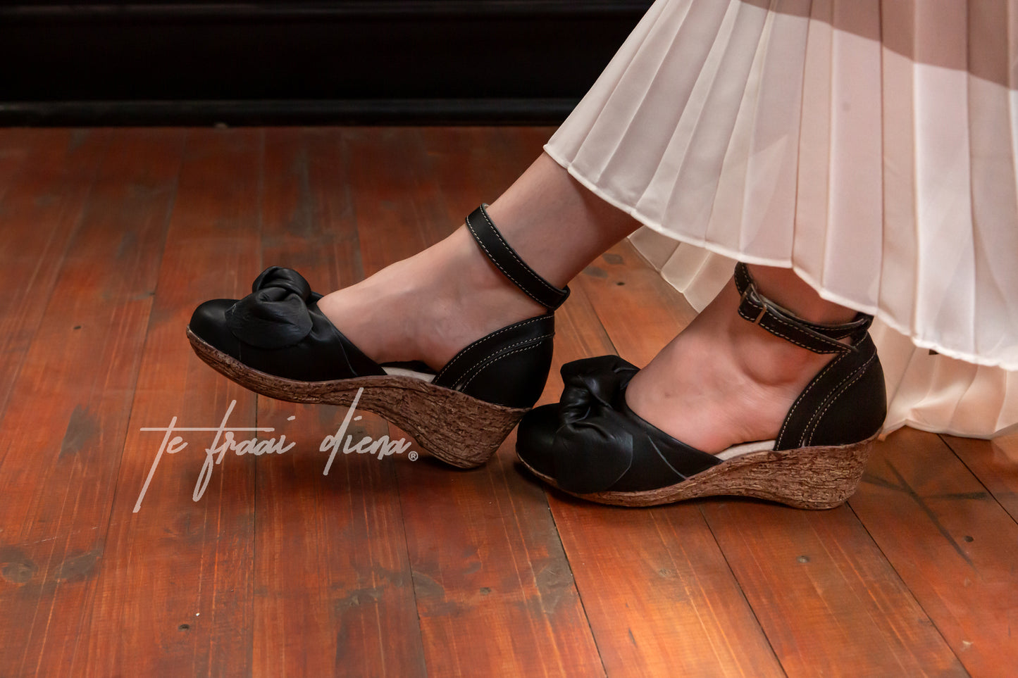 Margo - Black