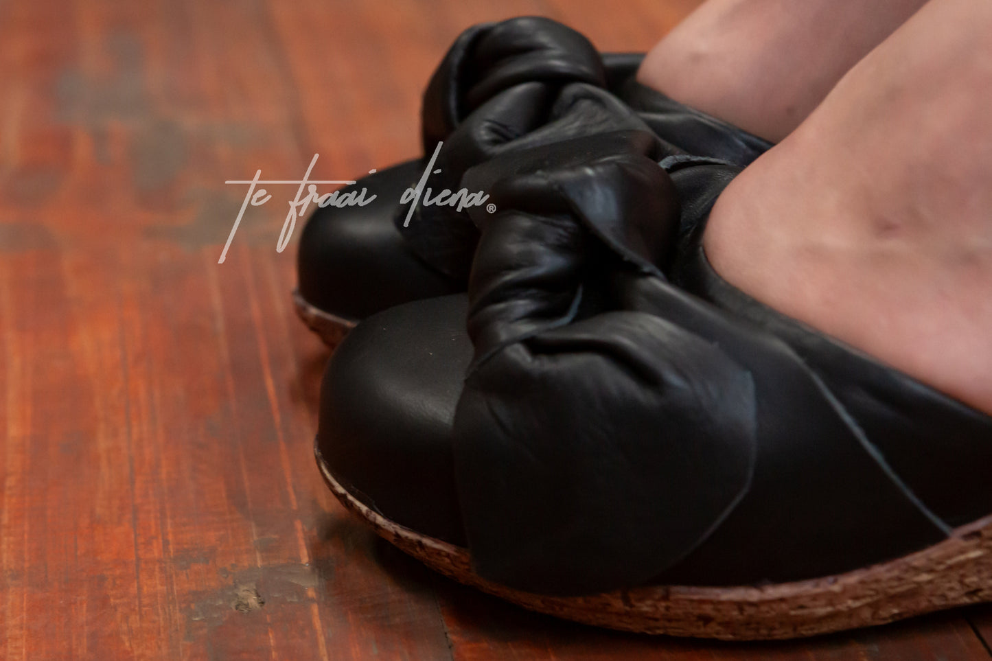 Margo - Black
