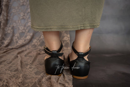 Andrea - Black (End of Range)