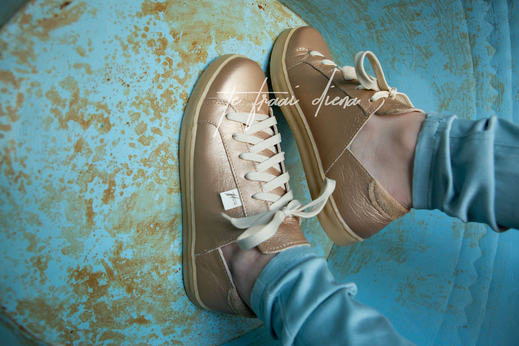 Metallic gold sales sneakers women's shoes